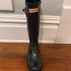 Hunter girls boots. Navy sparkle barely worn and in perfect condition.